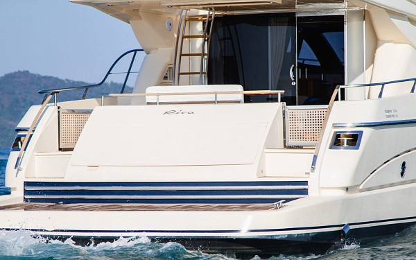 Аренда яхты Riva 70 Dolce Vita Aria Blue на Пхукете